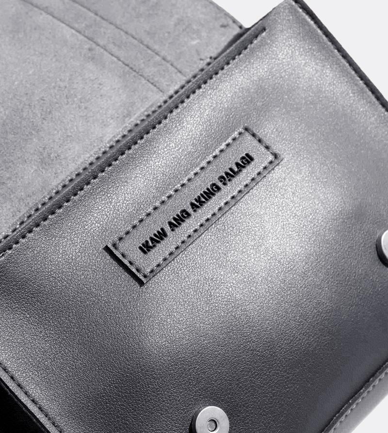 Straightforward DVL Vintage Pouch Bag