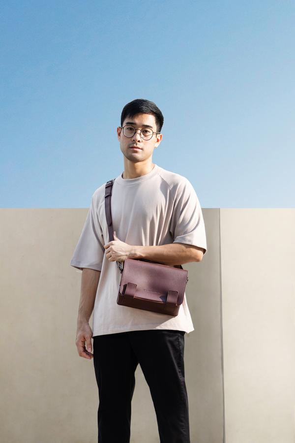 Straightforward DVL 2-Way Square Bag